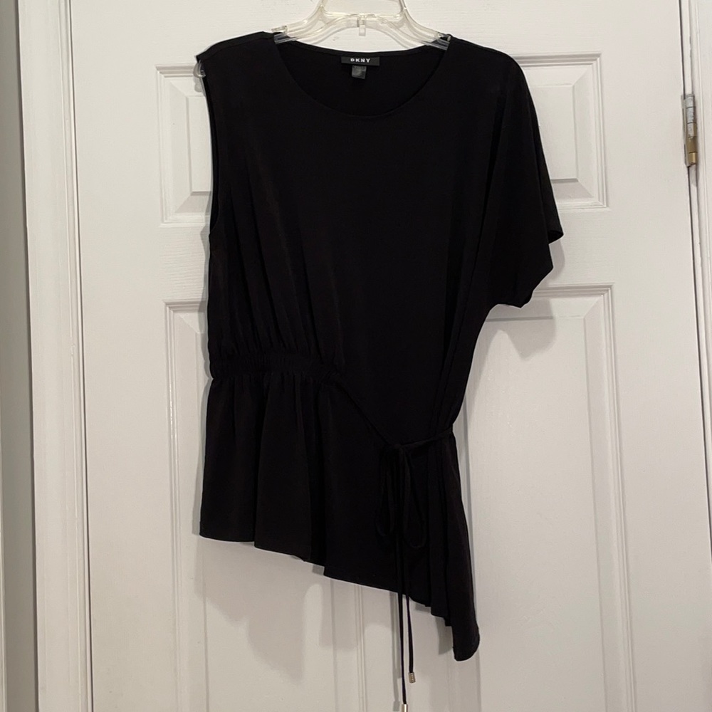 DKNY Black Top w/ Hi-low Hem